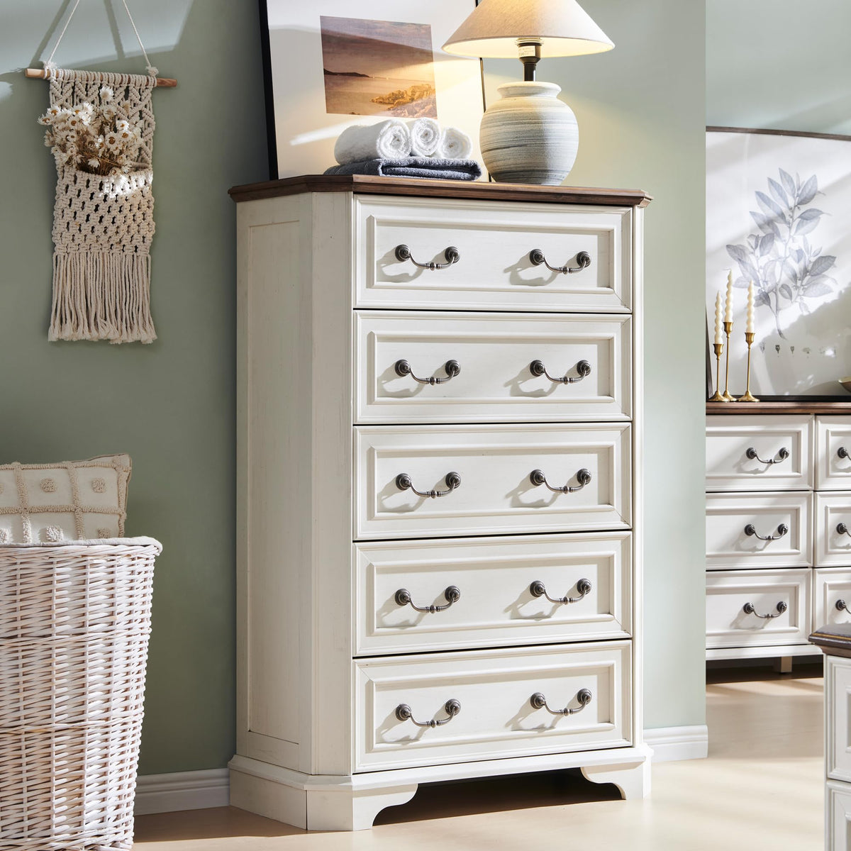 Antique White 5 Drawer Wood Dresser D47913